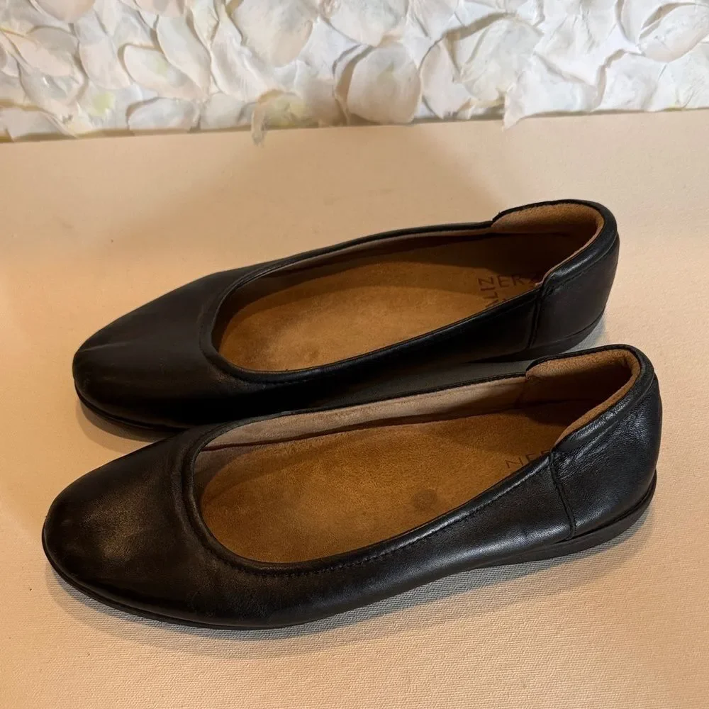 Naturalizer Black Leather Round-Toe Ballet Flats